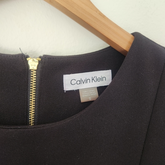 Elegant Black Midi Dress - Picture 2 of 3